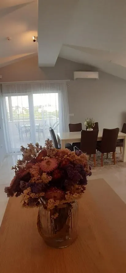 Valdebek Apartments With Pool 풀라 크로아티아